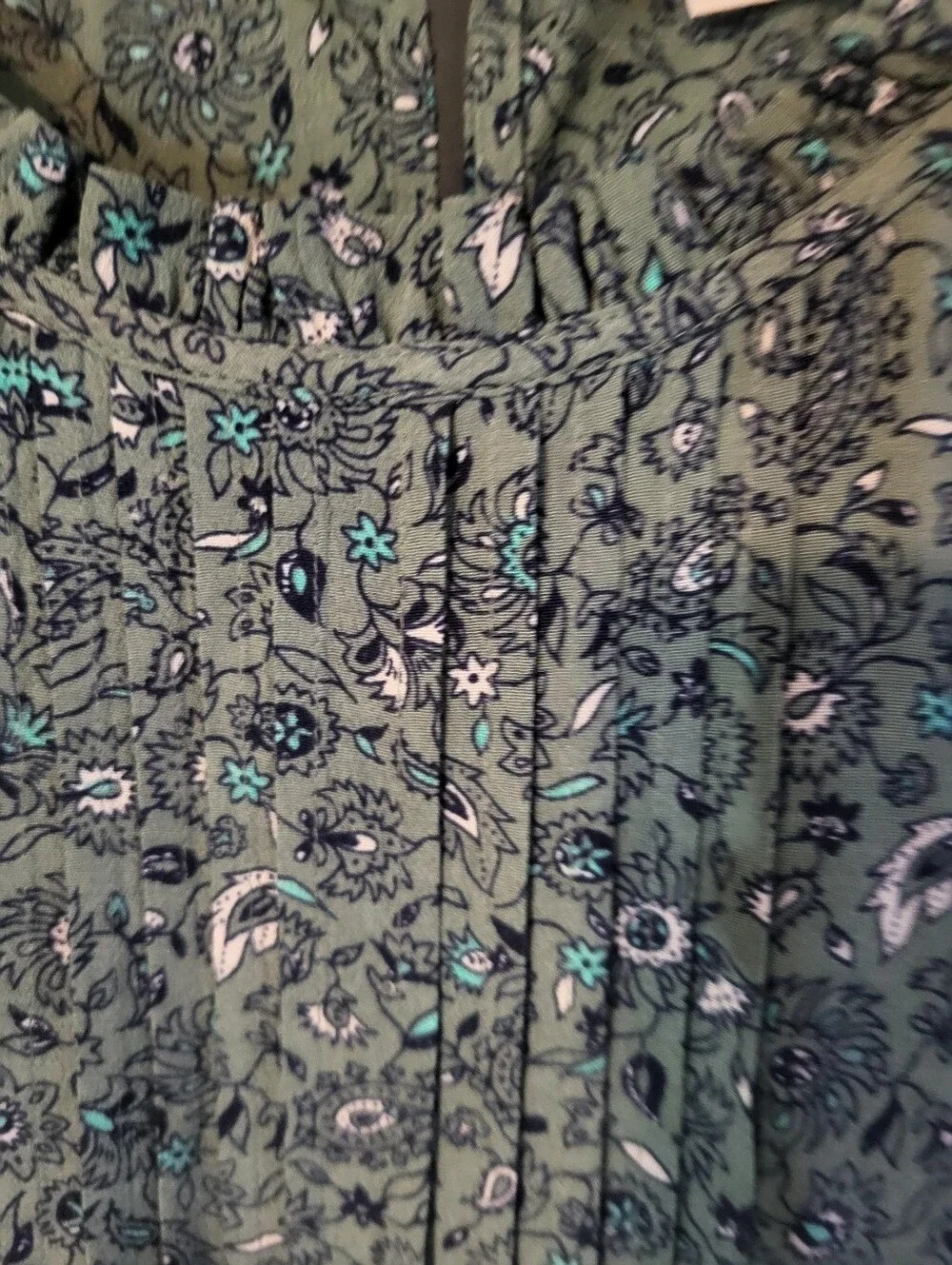LOFT Green Paisley Pintuck Blouse